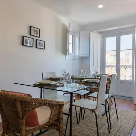 Lovelystay - Bairro Alto Terrace Wonder Apartment *