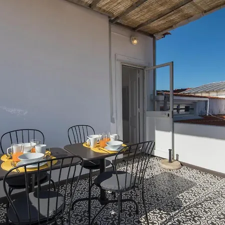 Lovelystay - Bairro Alto Terrace Wonder *