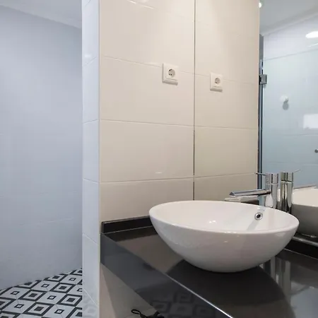 Lovelystay - Bairro Alto Terrace Wonder Apartment *